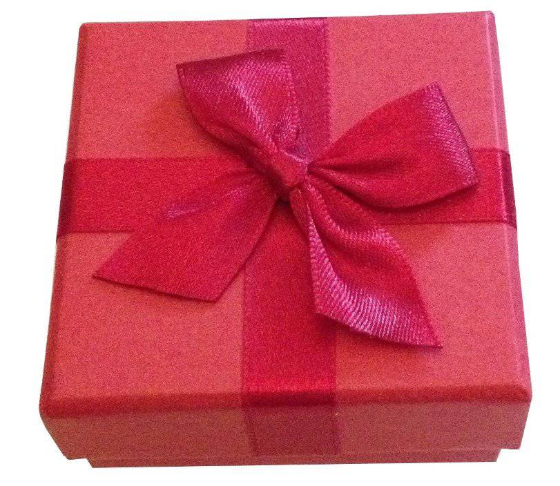 Weihnachts-Geschenkbox mit Glasanhängern