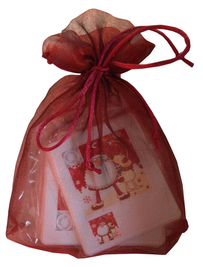 Fünf Weihnachtspuzzle im roten Organzasäckchen