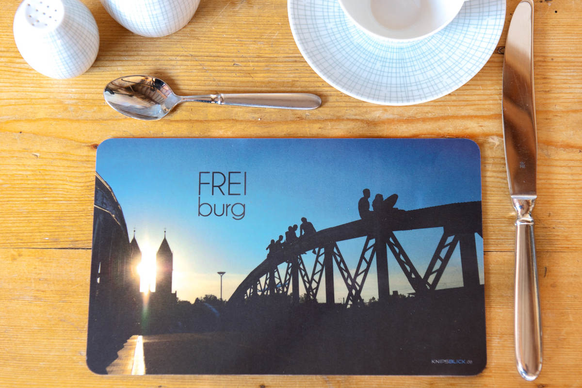 fruehstueckbrettchen-bruecke-freiburg1